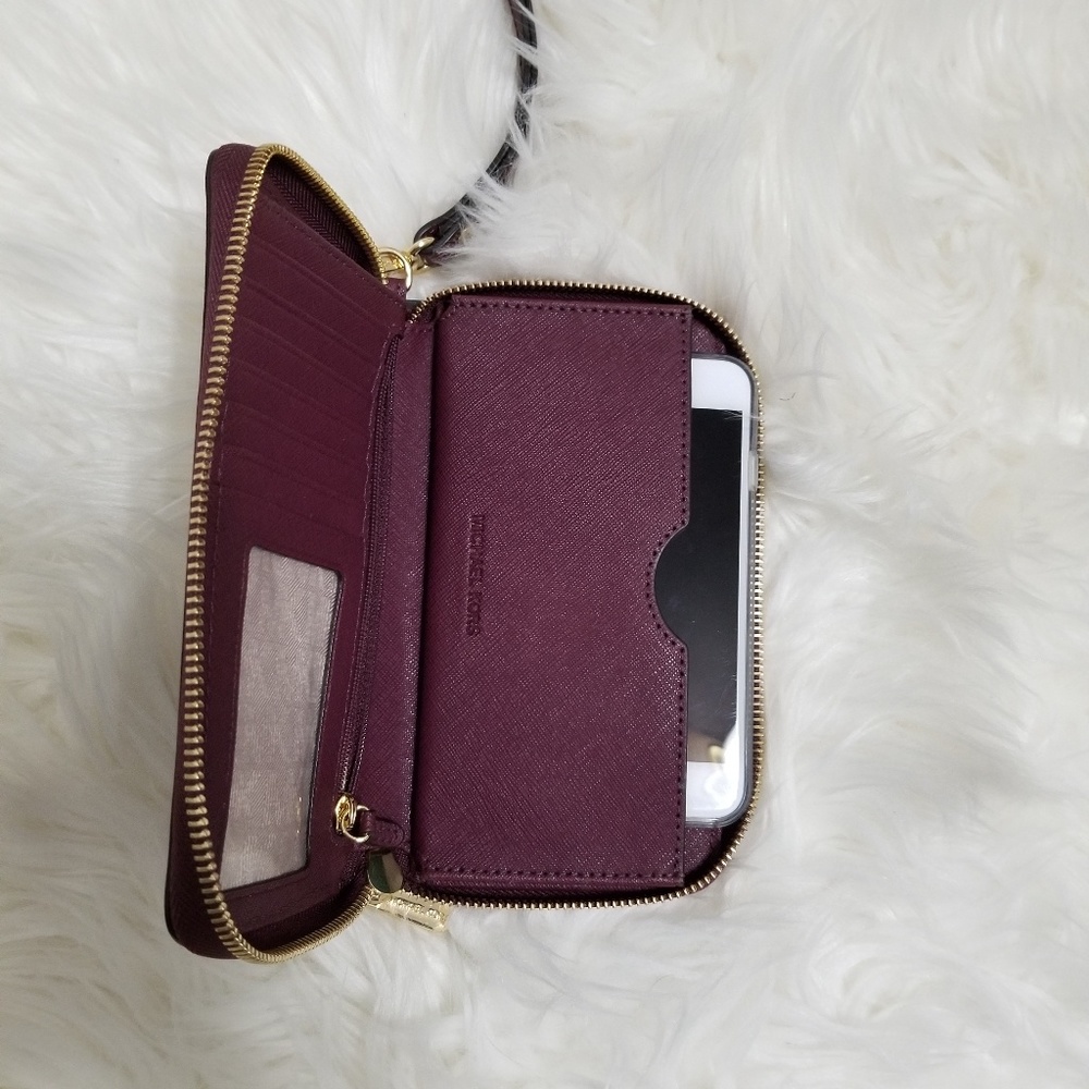 Michael Kors Jet Set Travel Smartphone Wristlet - Picture 7 of 7